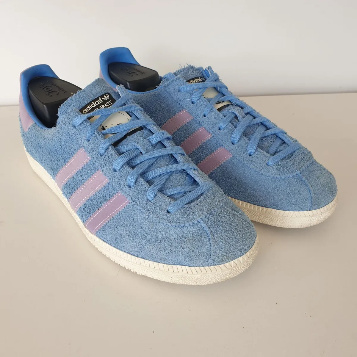 Adidas originals blue grass trainers size 9.5 EU 4 - Image 1