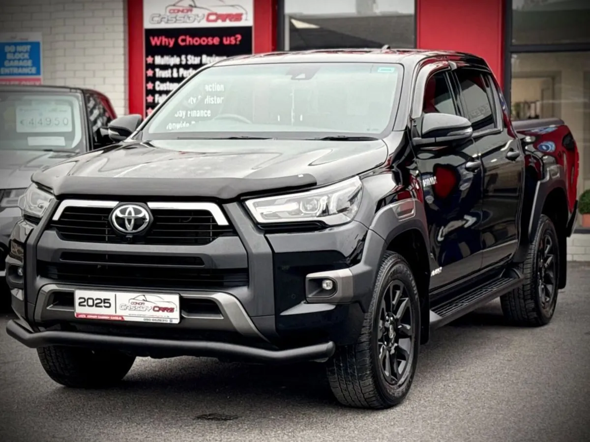 Toyota Hilux INVINCIBLE-X 4WD // VAT INVOICE // SA - Image 4