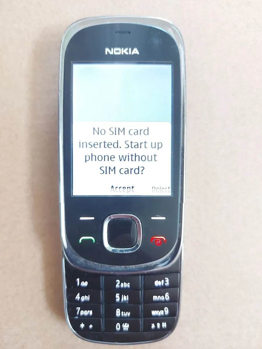 NOKIA Slider phone, Model 7230 - Image 3