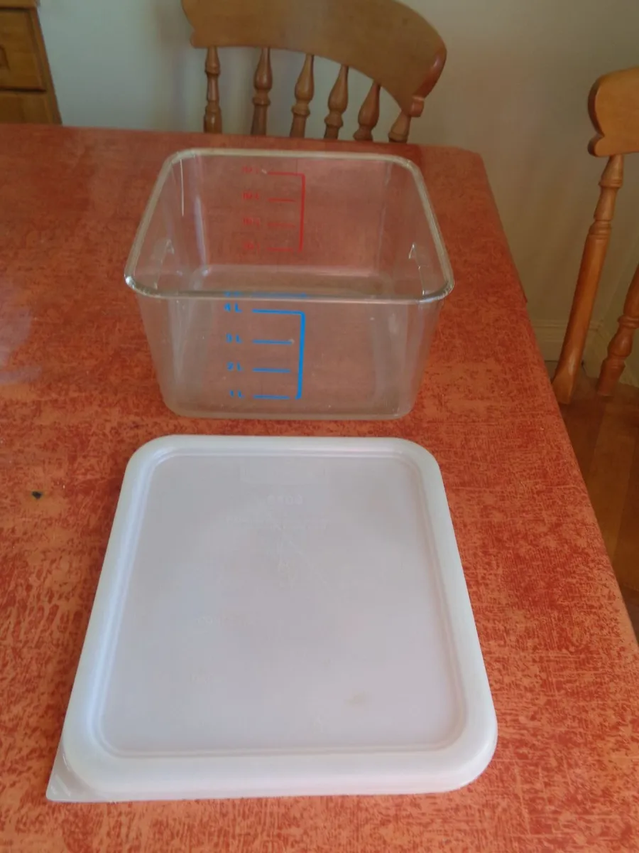 Rubbermaid Kitchen Container for Sale - Image 3