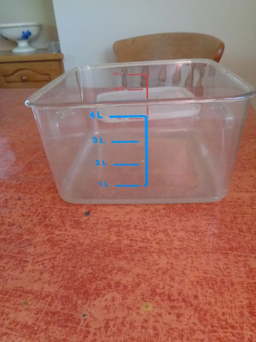 Rubbermaid Kitchen Container for Sale - Image 4
