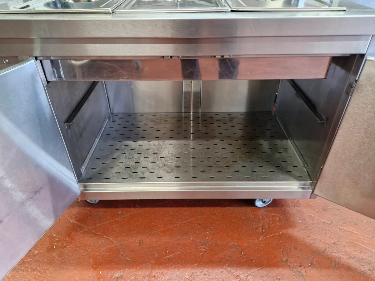 Hot Cupboard 3 Well Bain Marie with Heated Gantry - Image 4