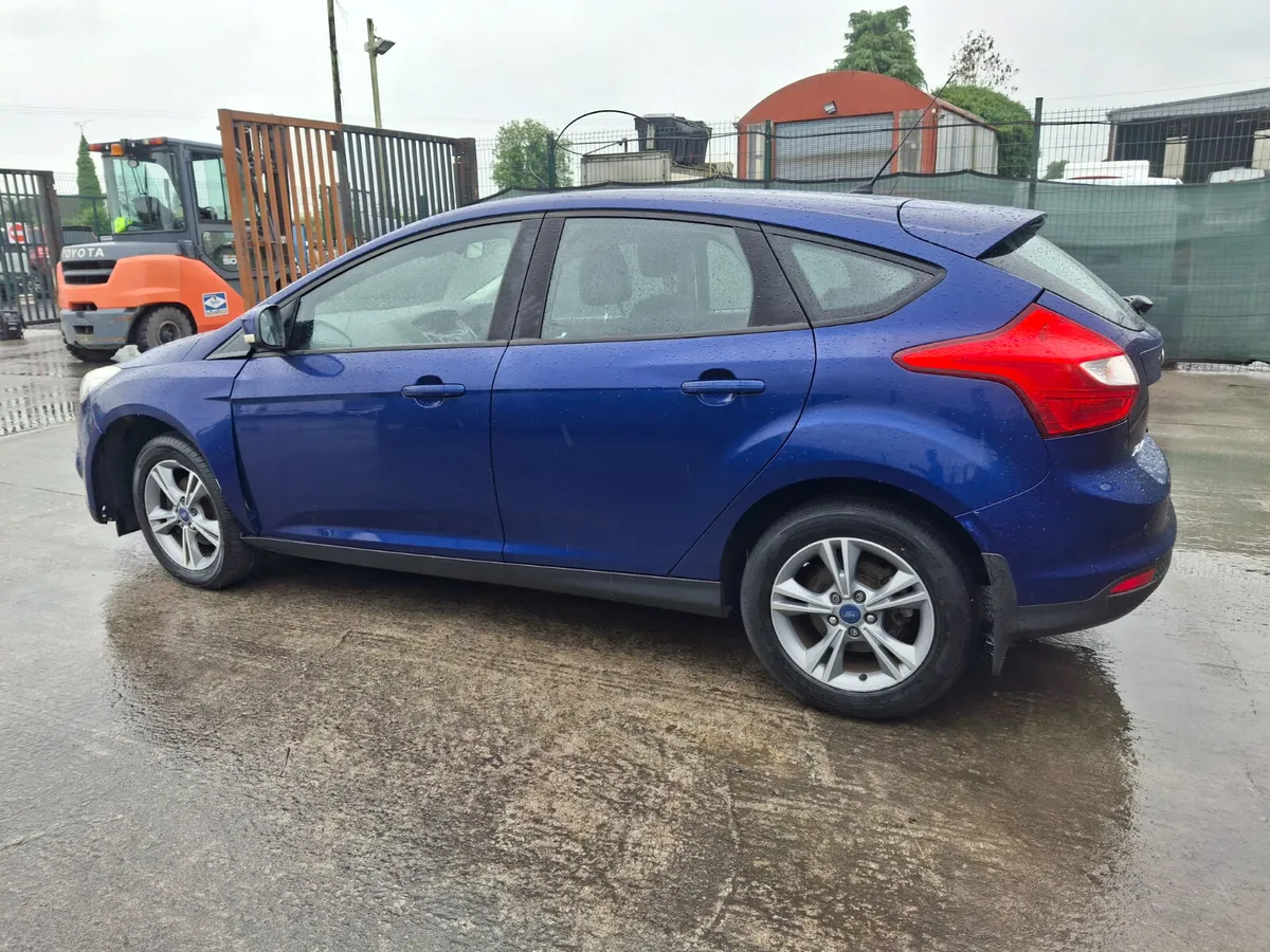 142 Ford Focus  My Edition Light Damage - Image 4