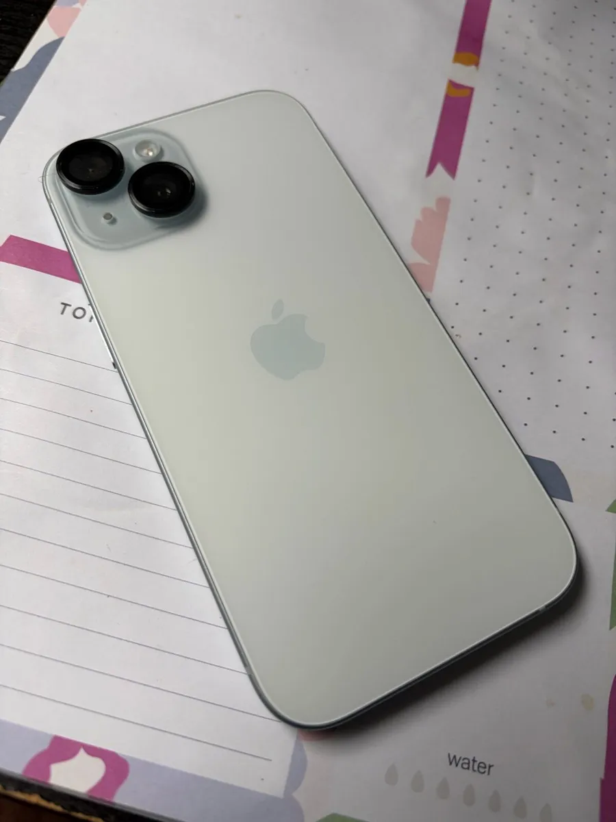 iPhone 15 - Image 2