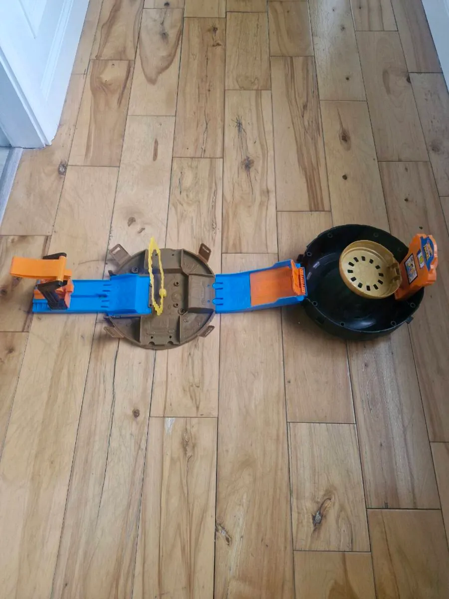 Monster truck Stunt - Image 1