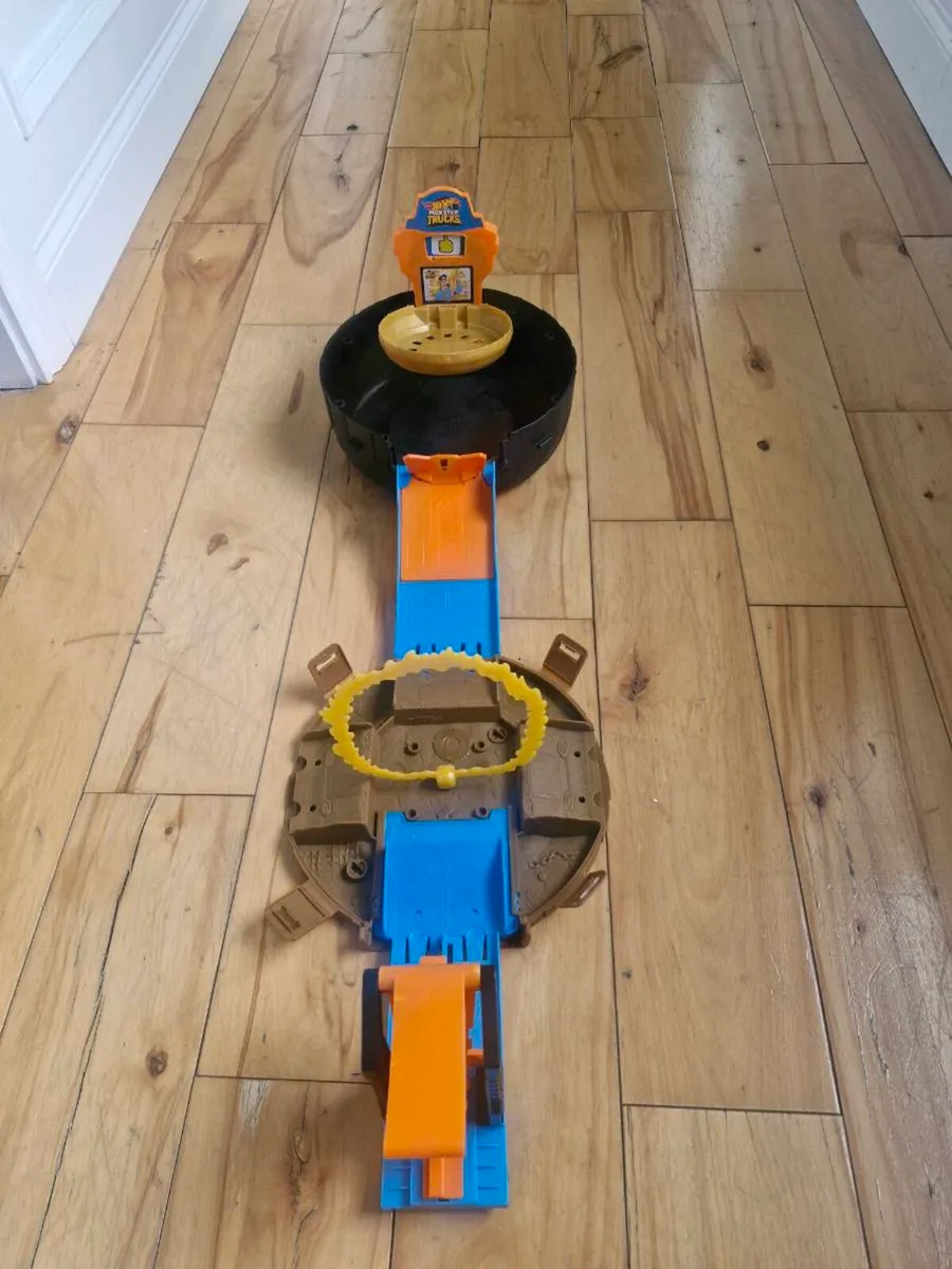 Monster truck Stunt - Image 2
