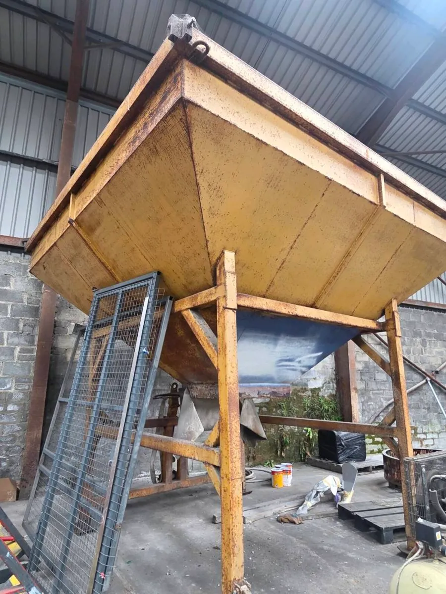 Large Heavy Duty Steel Hopper - Image 4