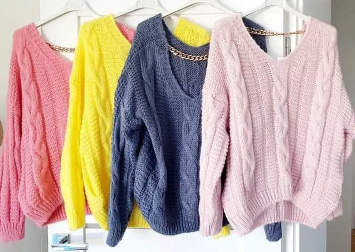 Sweater with golden chain 6-12 size - Image 1