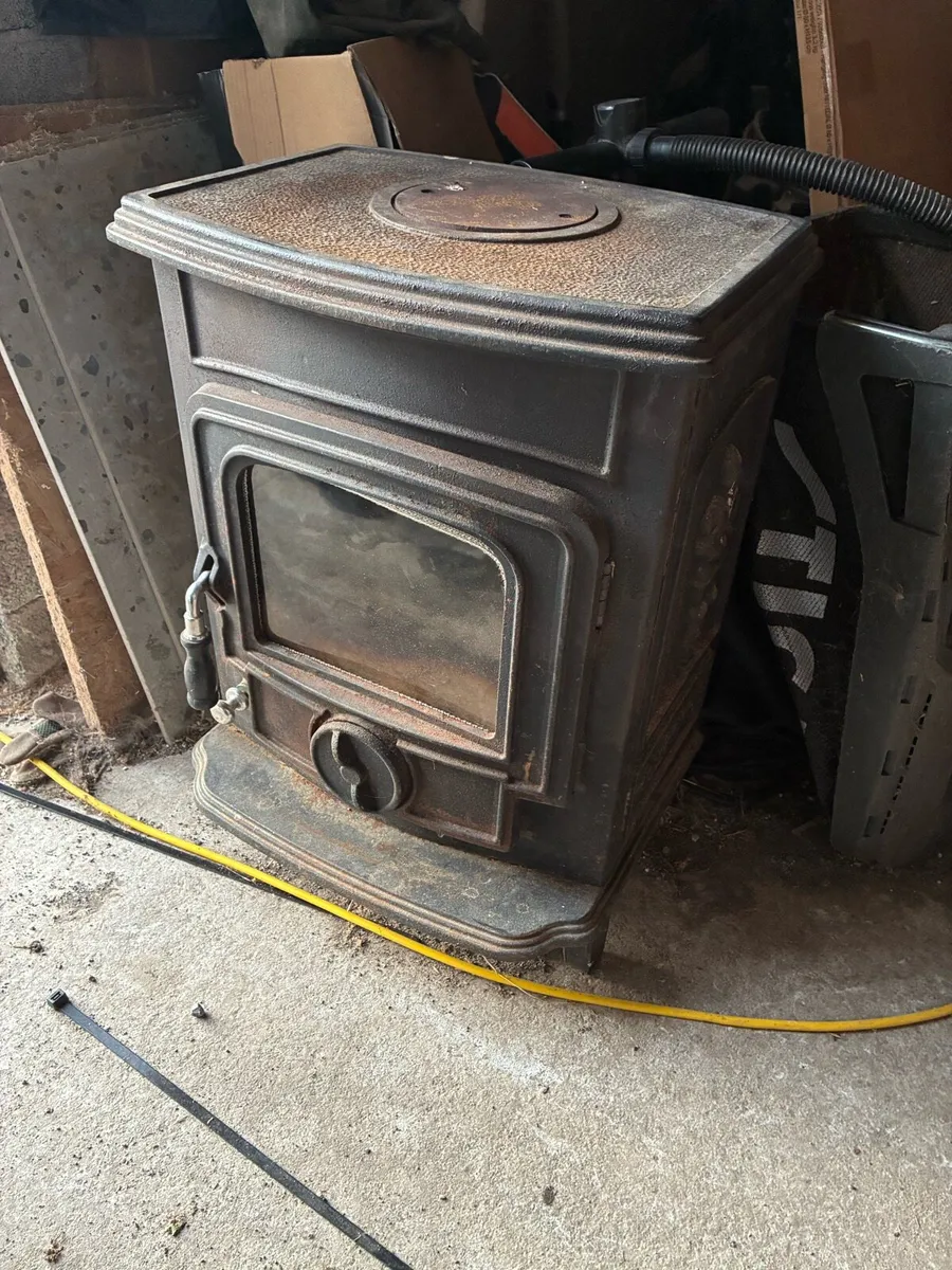 Cast iron stove - Image 1