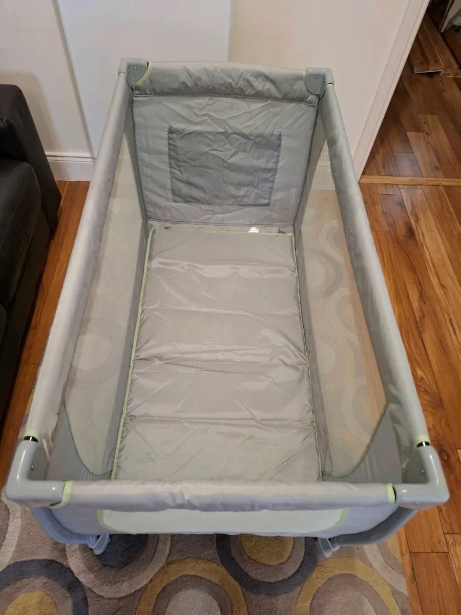 Travel Cot Babylo Alpha 4ft x 2ft Excellent - Image 3