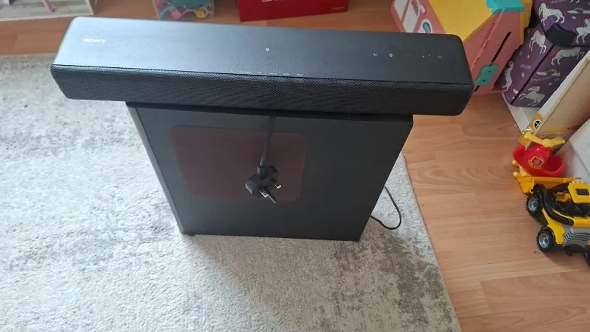 Tv with soundbar - Image 2