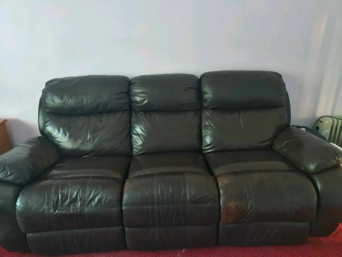 3 seater couch - Image 1