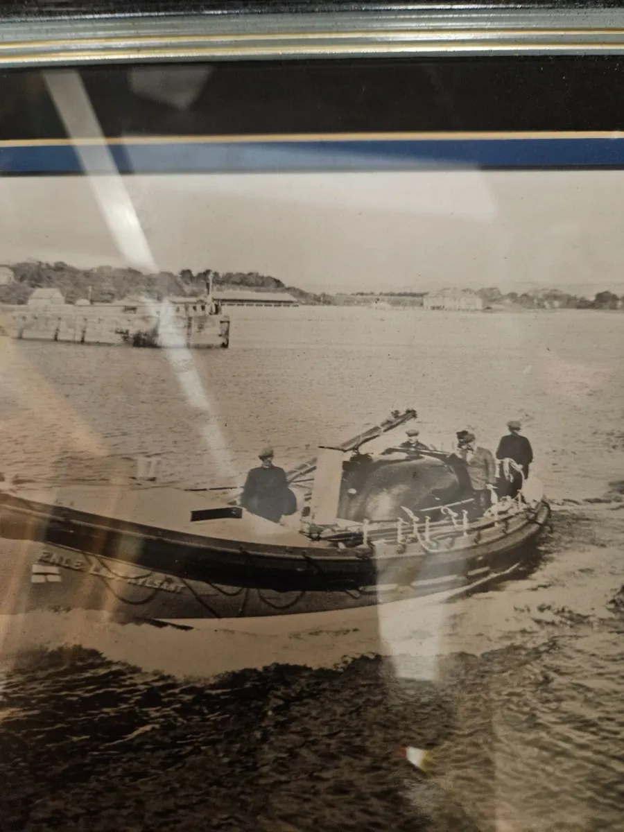 Picture Wicklow Lifeboat Returning to Harbour - Image 2