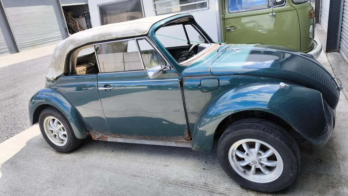 Volkswagen beetle 1303 convertible - Image 1