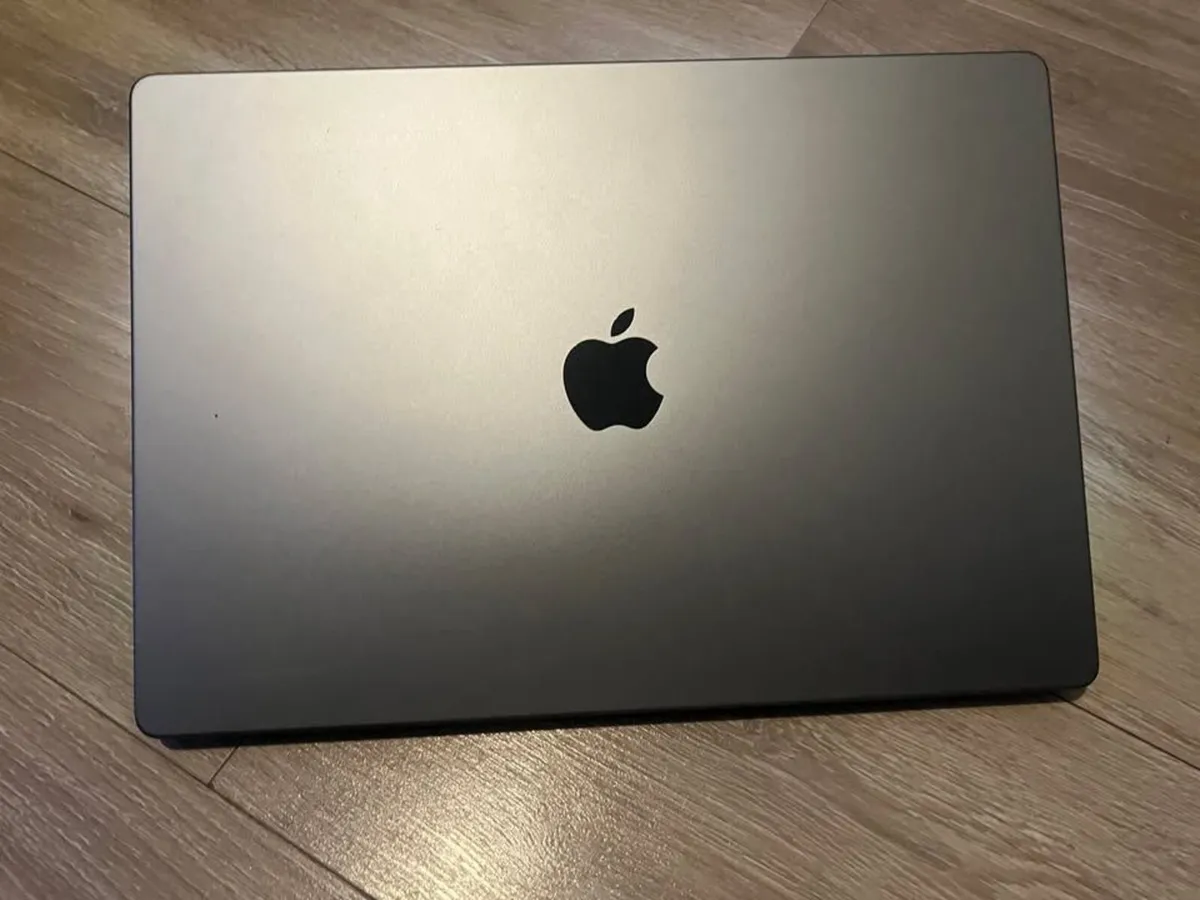 Apple Macbook Pro M1 MAX - Image 1
