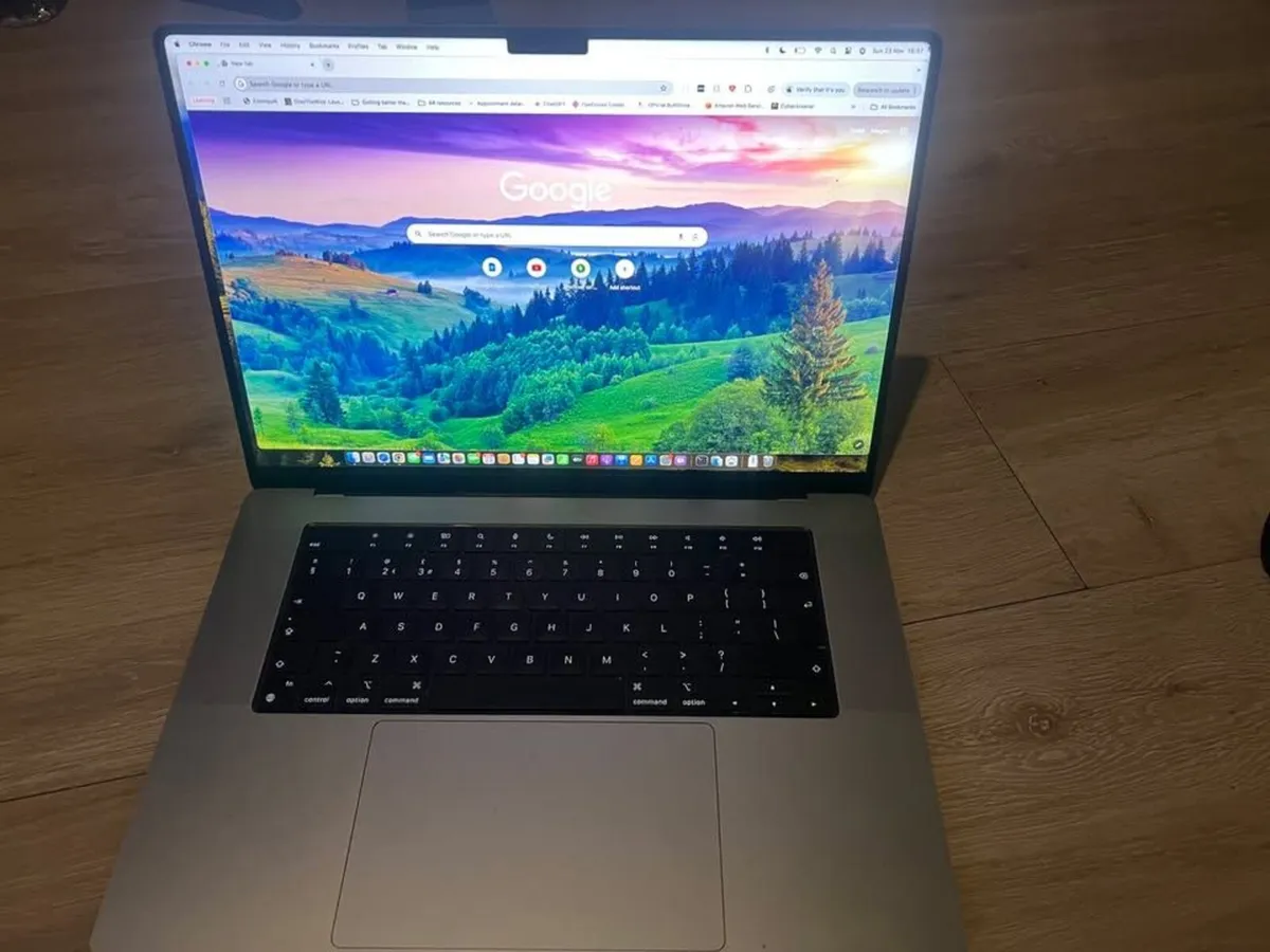 Apple Macbook Pro M1 MAX - Image 2