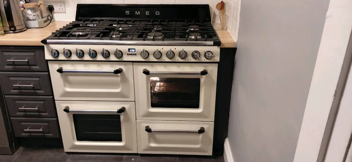 SMEG Dual Fuel Range Style Cooker with Gas hob - Image 1