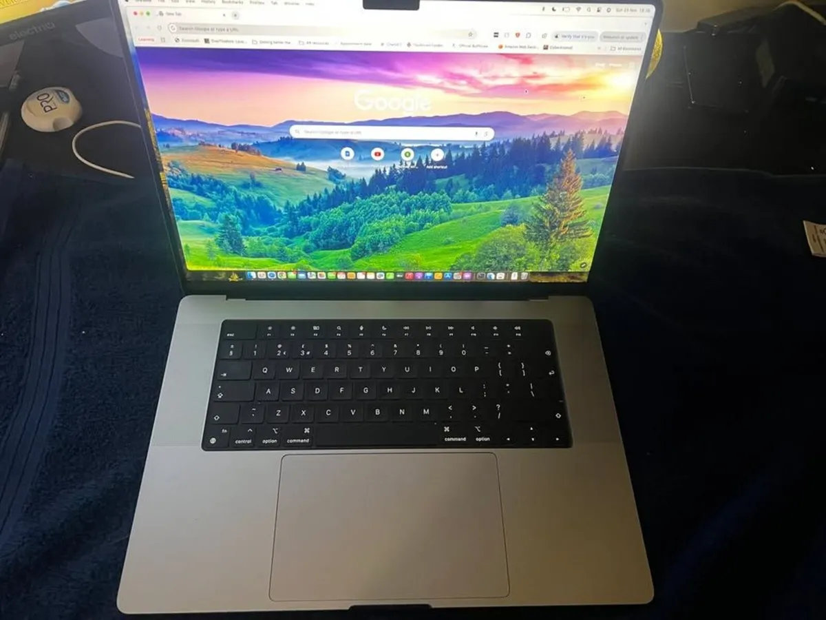 Apple Macbook Pro M1 MAX - Image 3