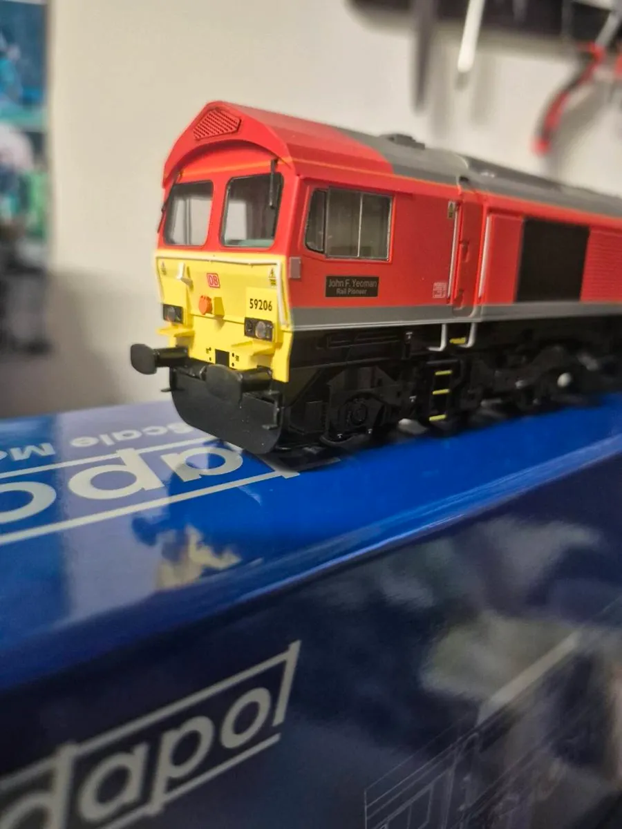 Dapol Model railway Class 59 loco - Image 2