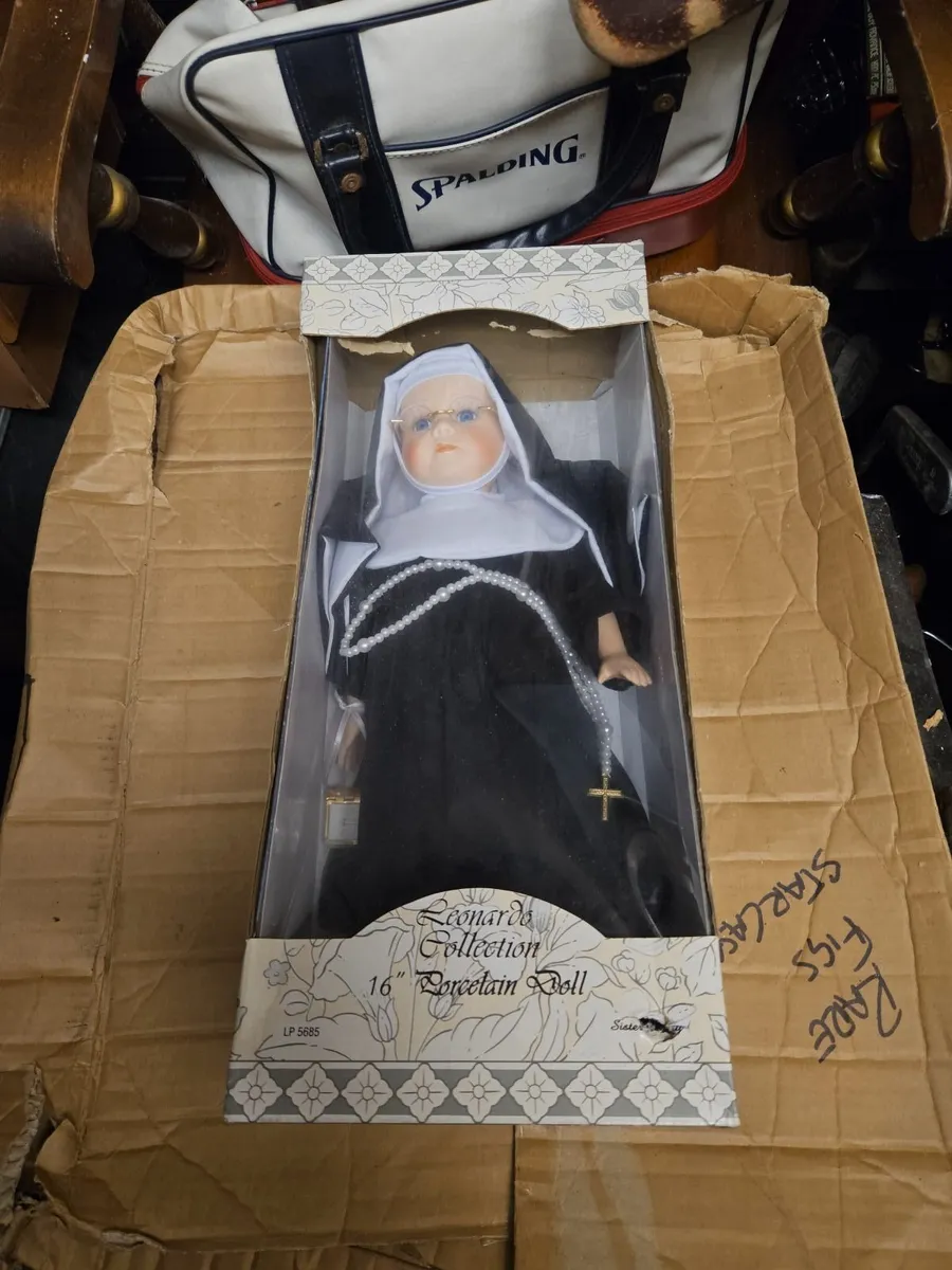 Leonardo Collection Nun - Image 1