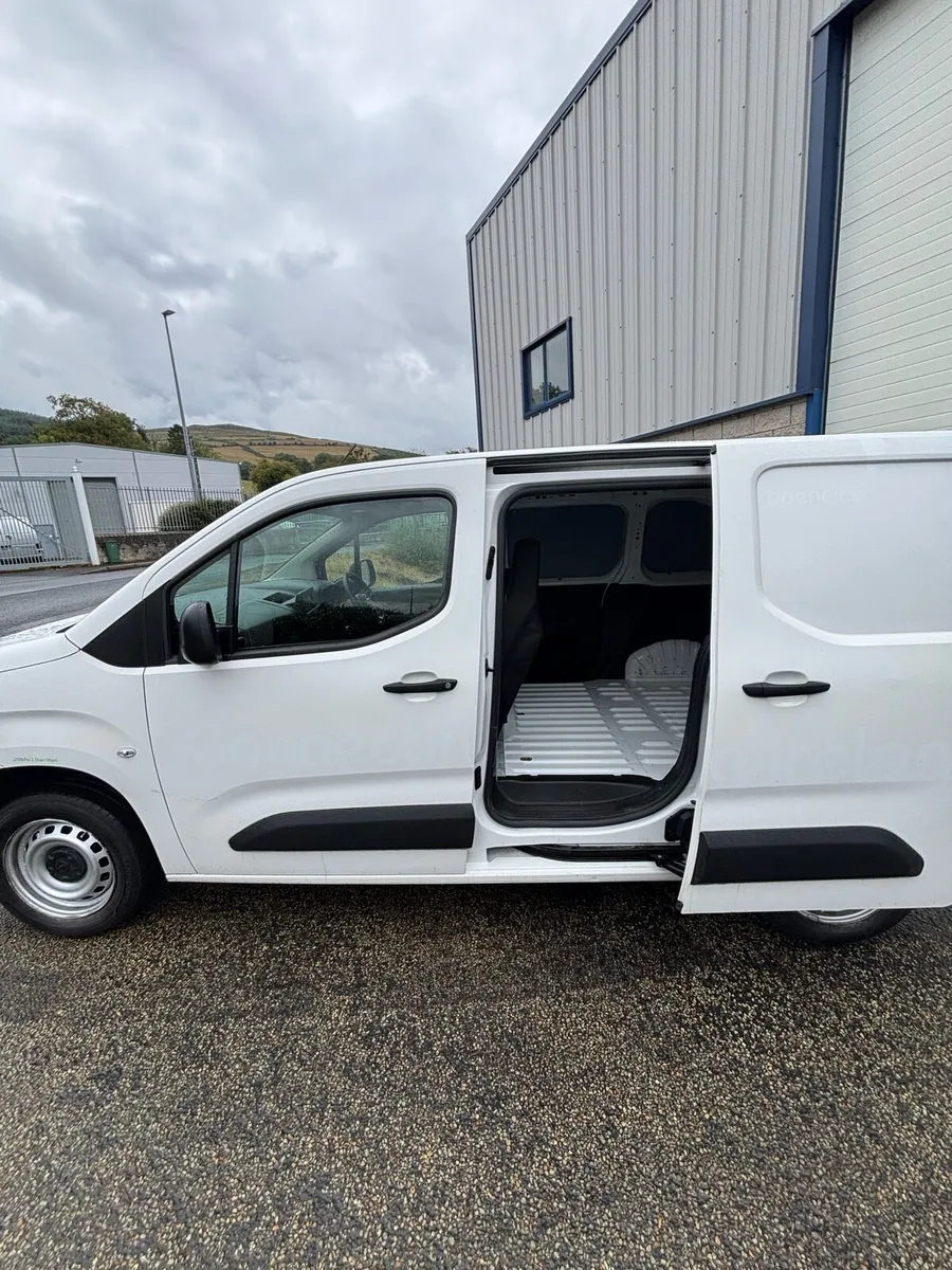 2019 Opel Combo Van 5 Door - Image 2