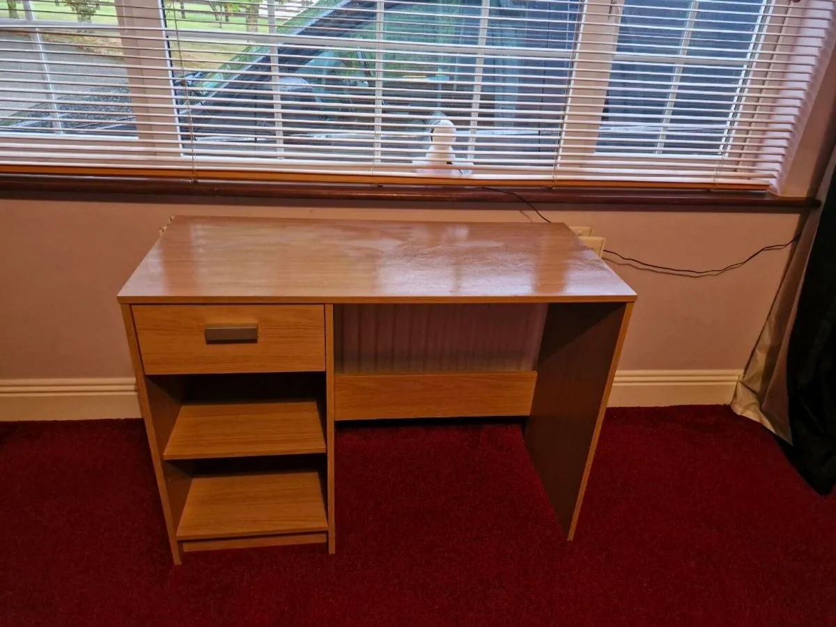Study desk - Image 1