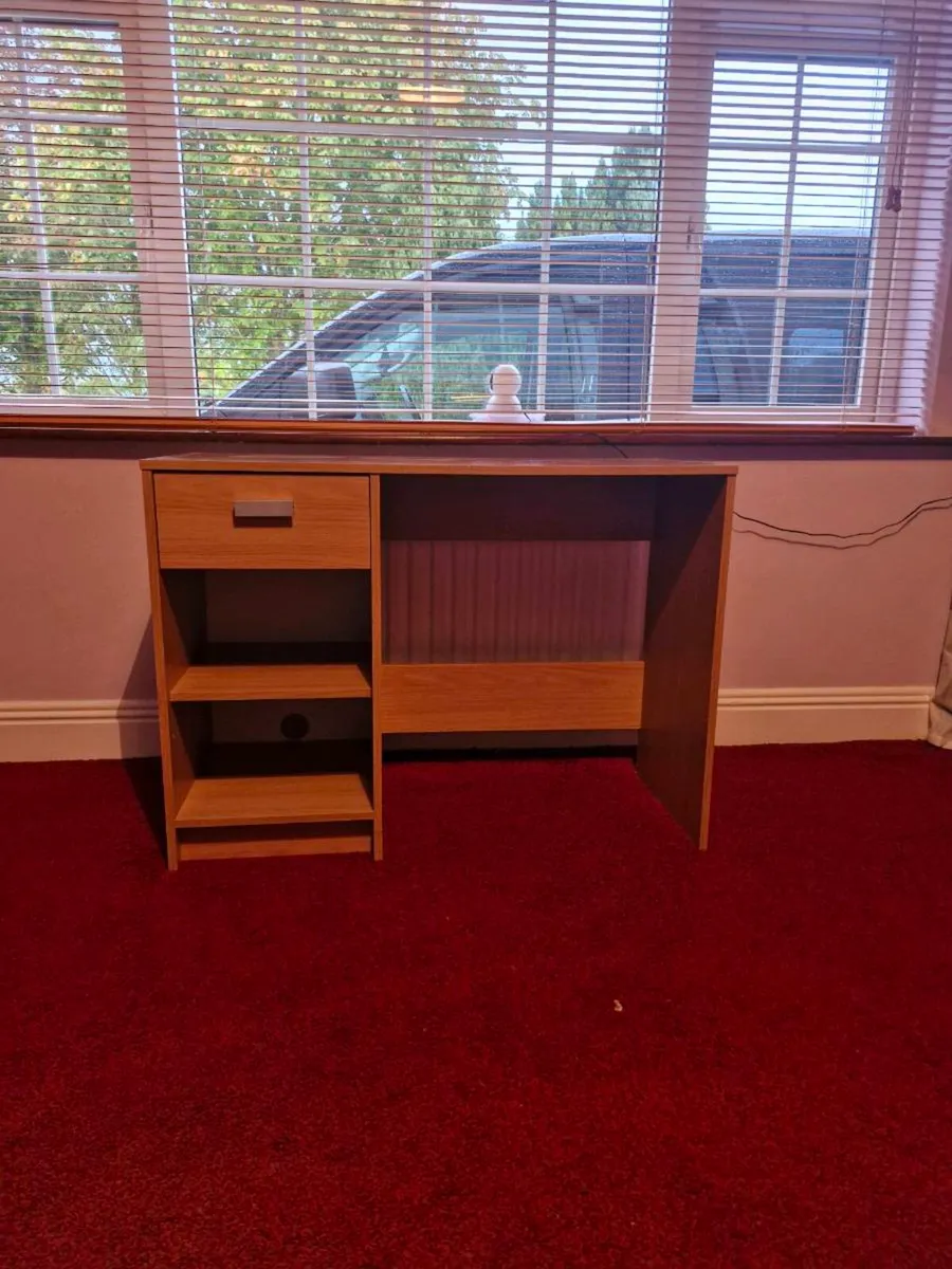 Study desk - Image 2