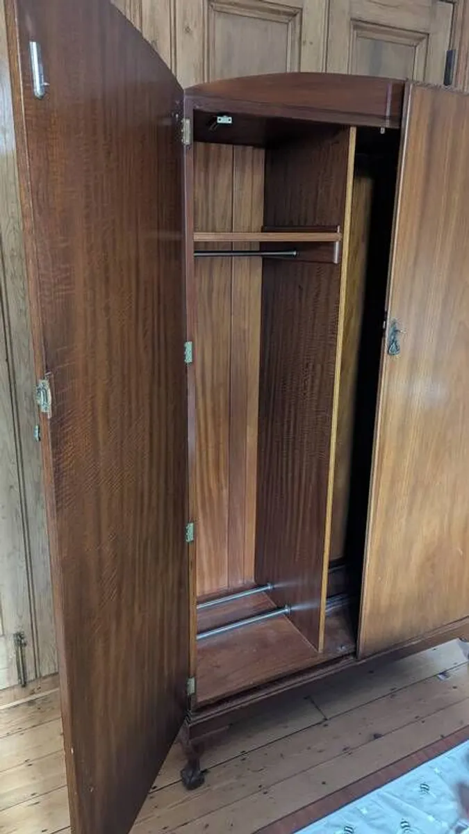 wardrobe - Image 2
