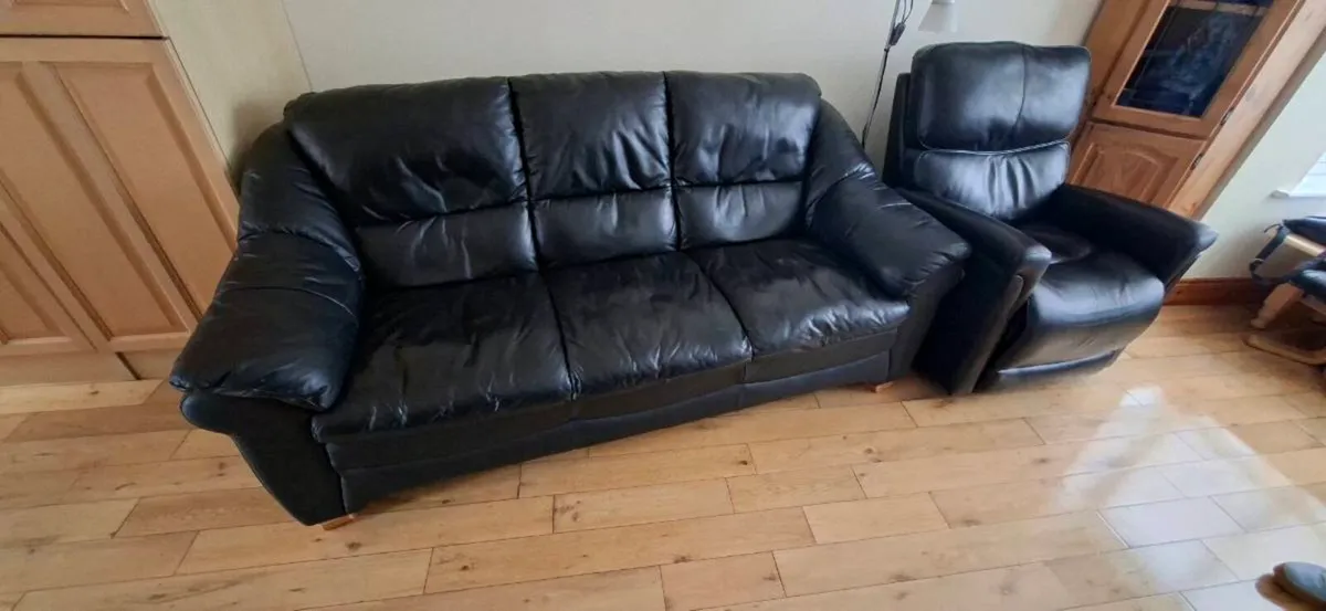 Black leather suitei - Image 1