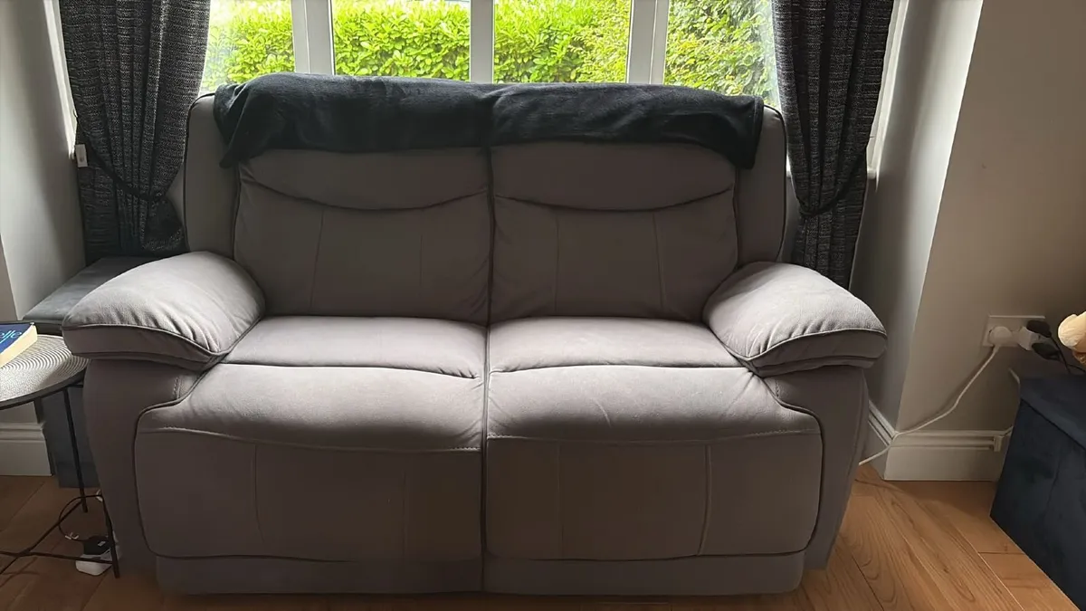 Electric reclining sofas - Image 2