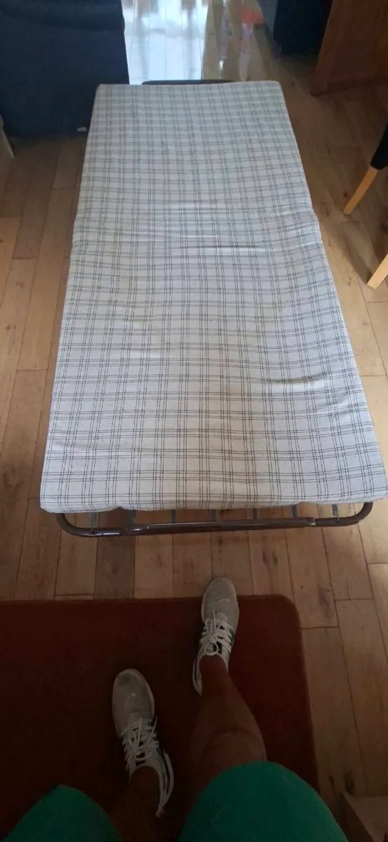 Fold up bed - Image 2