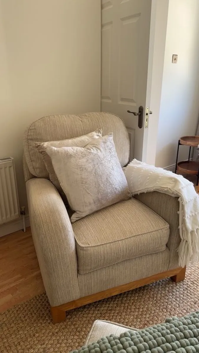 Armchair - Image 1
