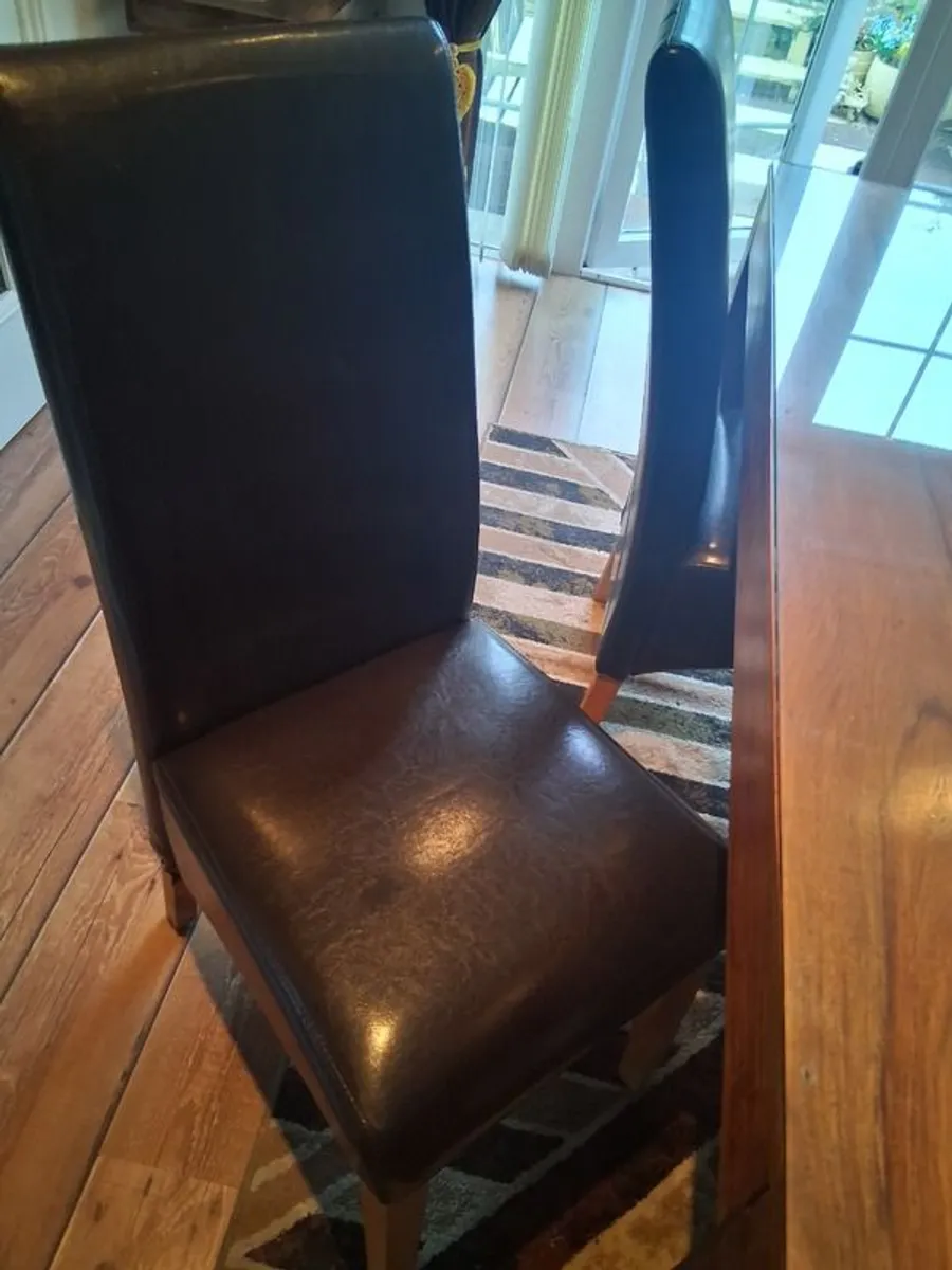 Stunning table and 4 leather chairs and matching units - Image 3