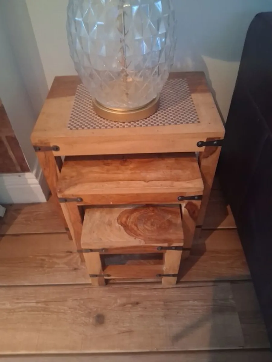 Stunning table and 4 leather chairs and matching units - Image 4