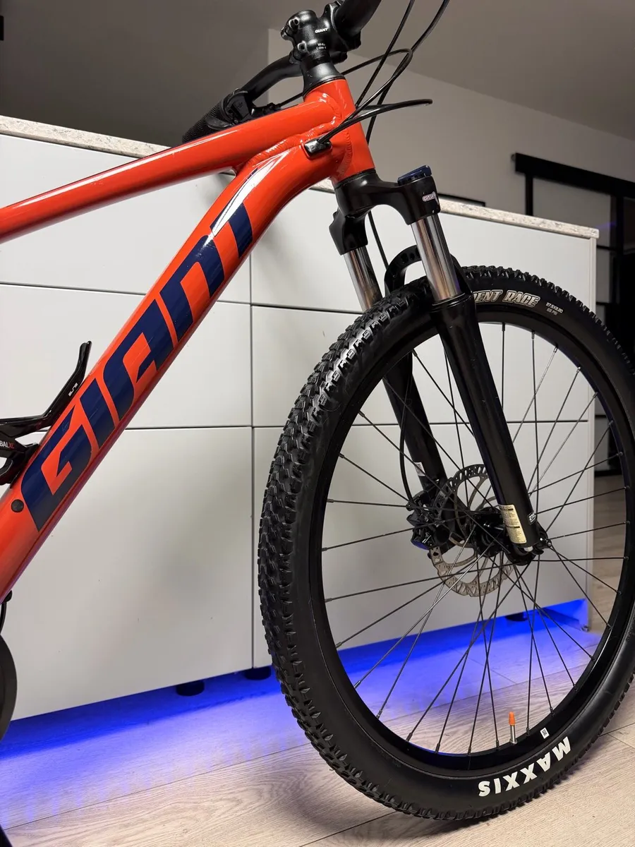 GIANT Talon 2 Hardtail Bike - Image 3