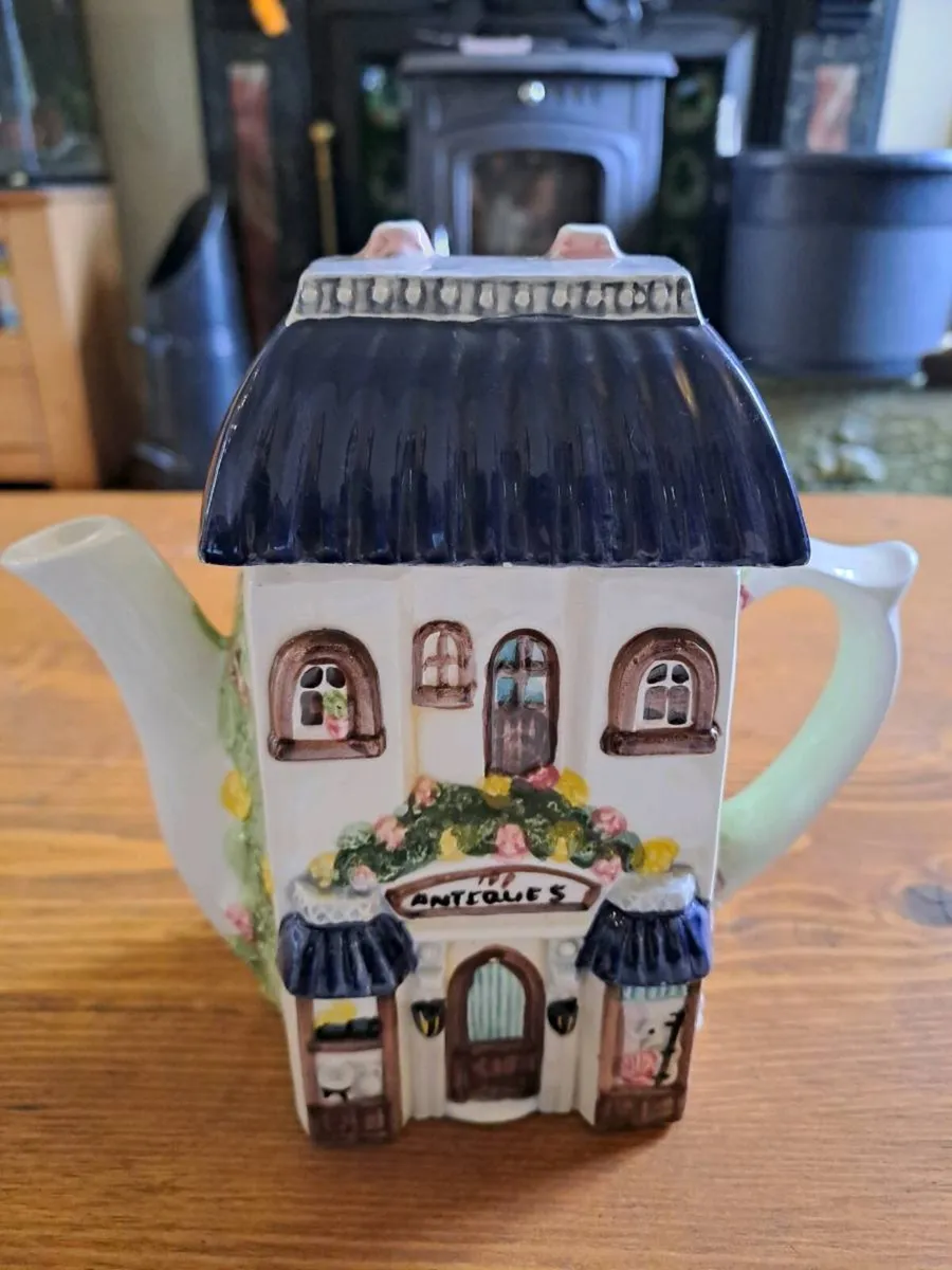 Leonardo Collection Decorative House Teapot - Image 1