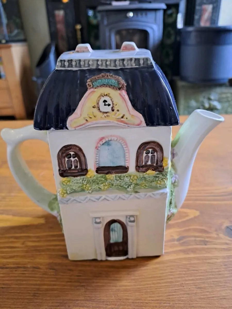 Leonardo Collection Decorative House Teapot - Image 3