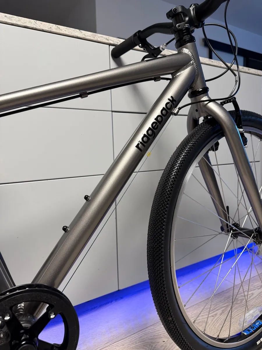 Ridgeback Dimension Junior Bike 26 inch (Like NEW) - Image 3