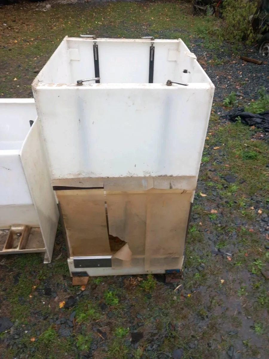 Pig feeder - Image 1