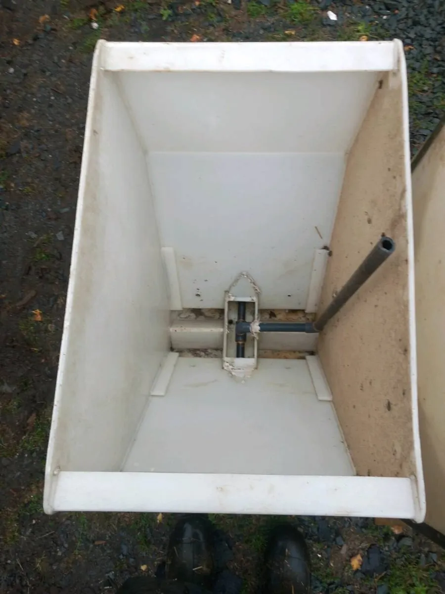 Pig feeder - Image 3