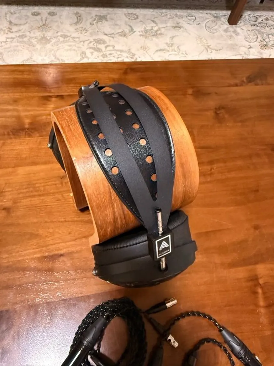 Selling my Audeze LCD-2 Closed Back headphones - Image 4