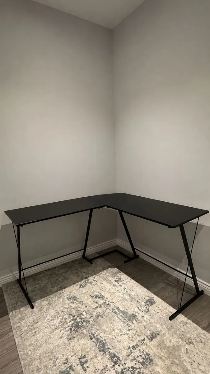 table gaming 50 and chair 20 - Image 2