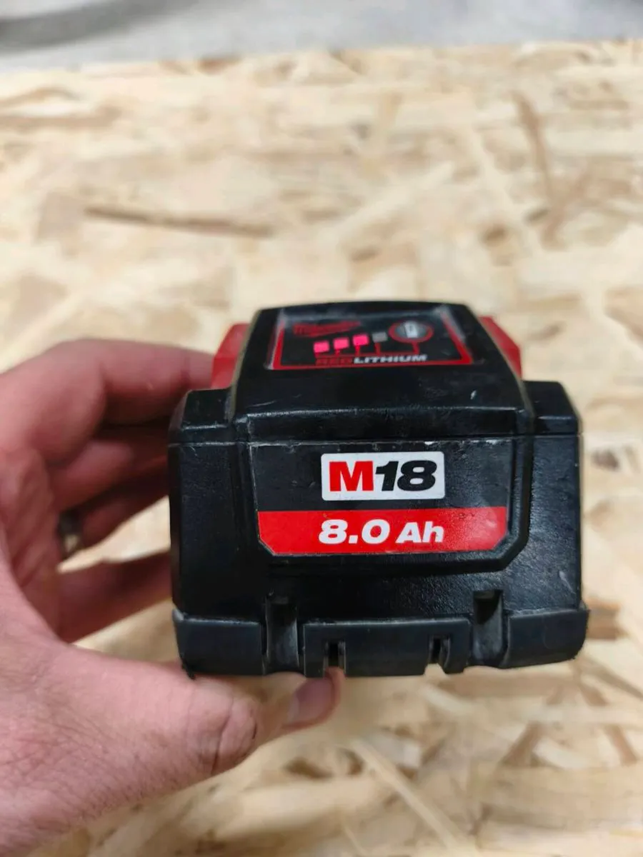 Milwaukee M18 Battery - Image 4