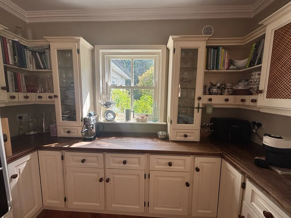 Kitchen, windows, patio doors - Image 2