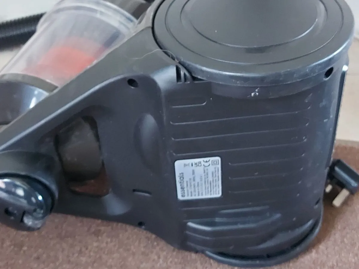 Essentials Vacuum Cleaner Model C700VC18, in excel - Image 2
