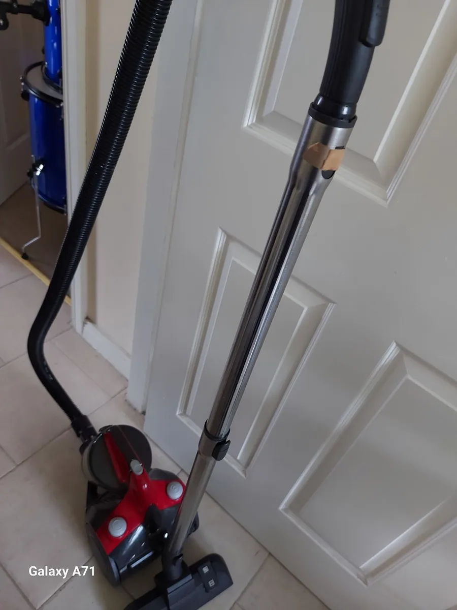 Essentials Vacuum Cleaner Model C700VC18, in excel - Image 3