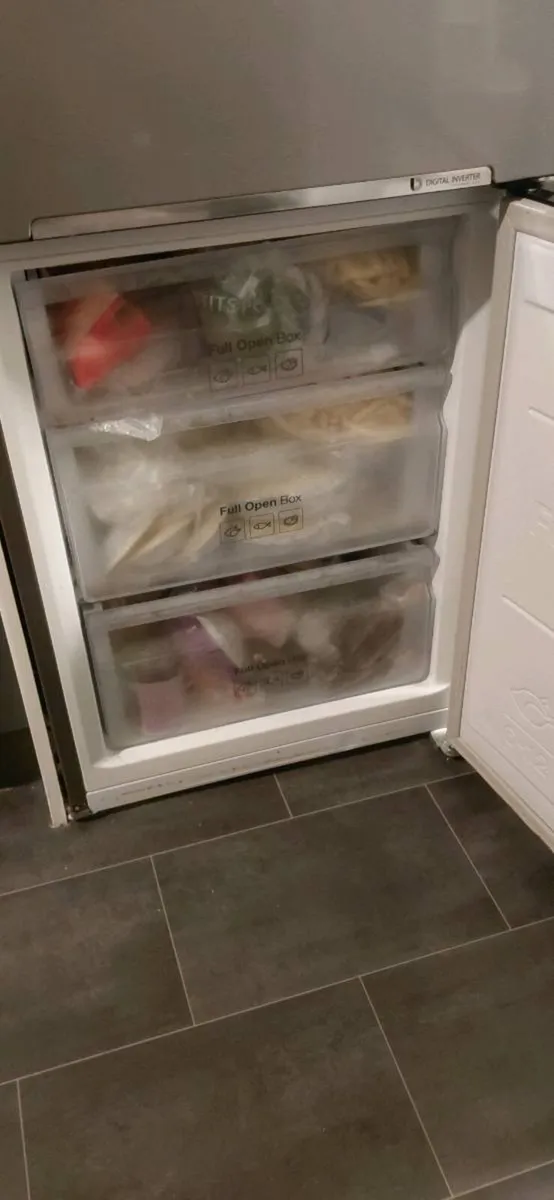 Samsung Freestanding Fridge Freezer - Image 3