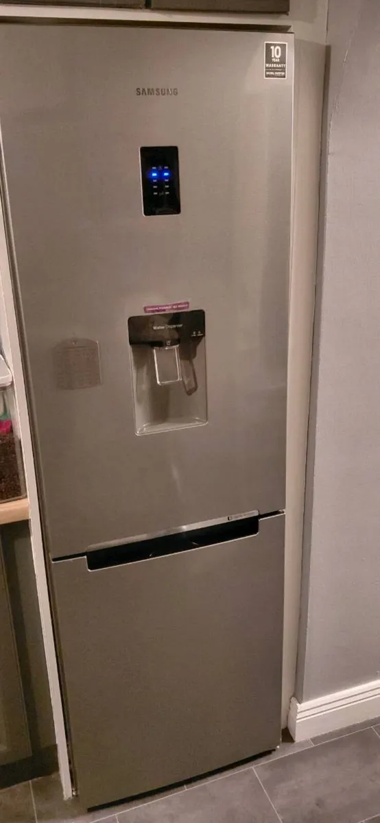 Samsung Freestanding Fridge Freezer - Image 4