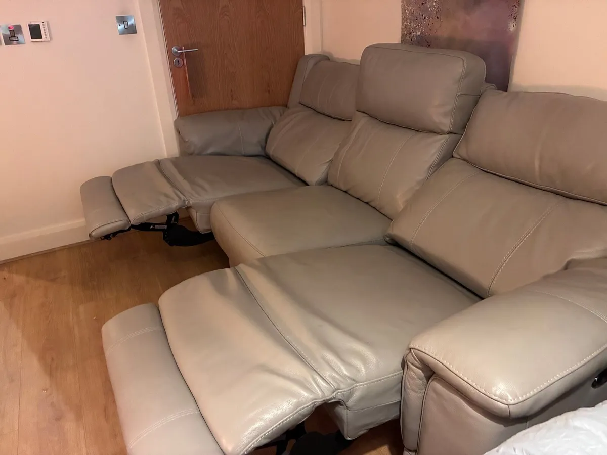 Recliner Couch - Image 4