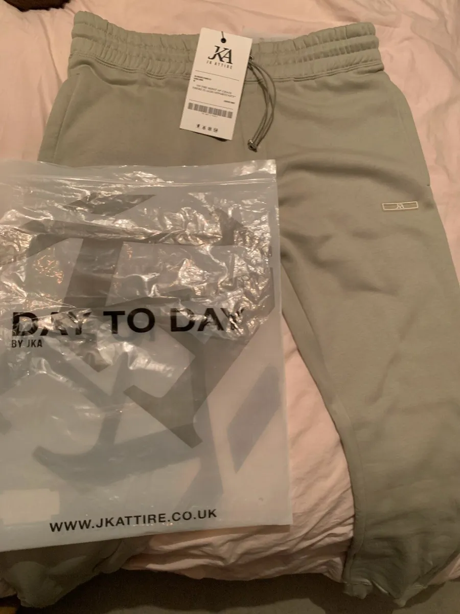 Mens tracksuit bottoms - Image 1